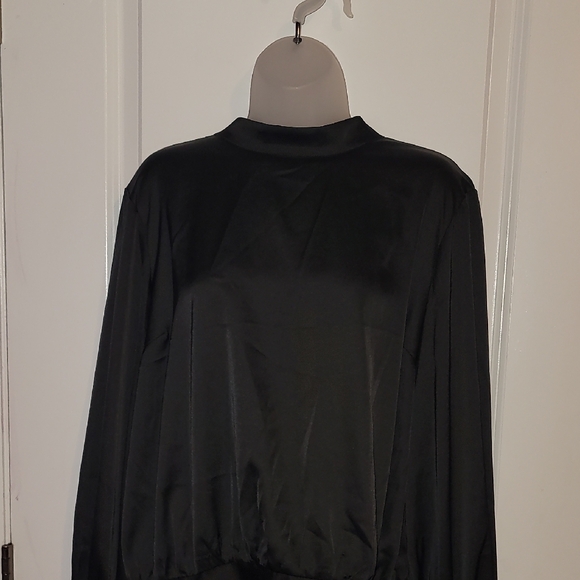 Express  Black Tie Cut Out  Back Women's Blouse Sz: XL - Picture 5 of 9